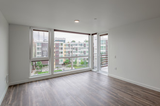 Avant Apartments in Seattle, WA - Building Photo - Interior Photo