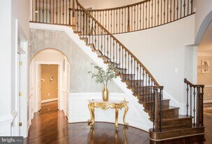 6125 Old Dominion Dr in McLean, VA - Building Photo