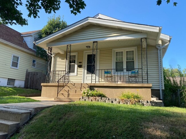 property at 5727 Lansdowne Ave