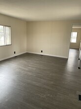 201 E 5th St in Ellinwood, KS - Building Photo - Building Photo