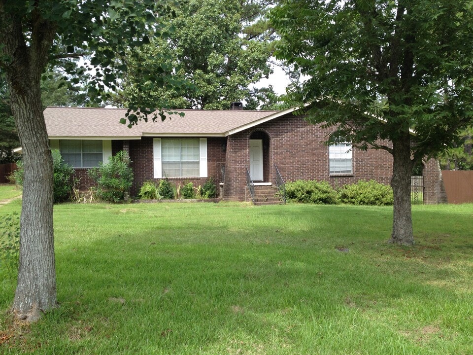 607 Cox Ave in Hattiesburg, MS - Foto de edificio
