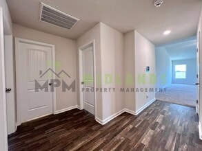 645 Wild Tulip Ct in Gilbert, SC - Building Photo - Building Photo