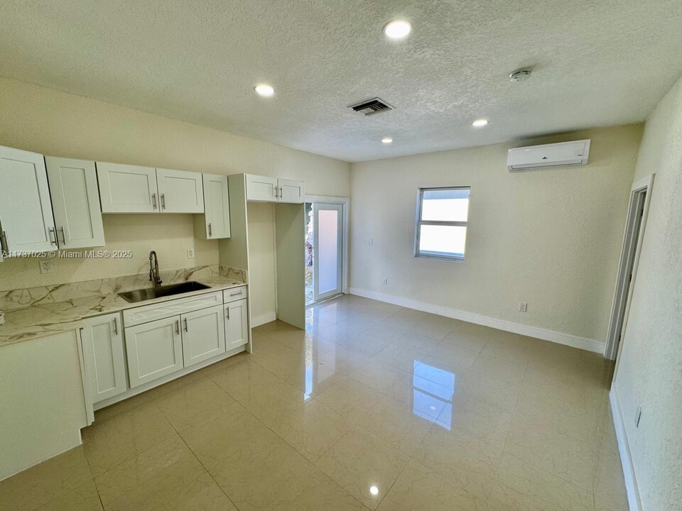 3111 NW 59th St in Miami, FL - Building Photo