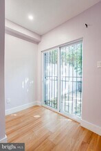 1317 N Myrtlewood St in Philadelphia, PA - Foto de edificio - Building Photo