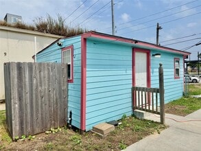 6104 Heards Ln in Galveston, TX - Building Photo - Building Photo