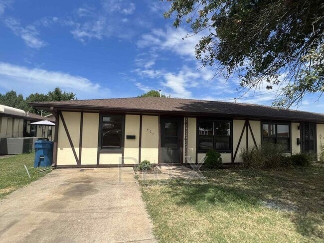 property at 427 W Elk St