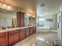 9660 Twin Rivers Ct in Las Vegas, NV - Building Photo - Building Photo