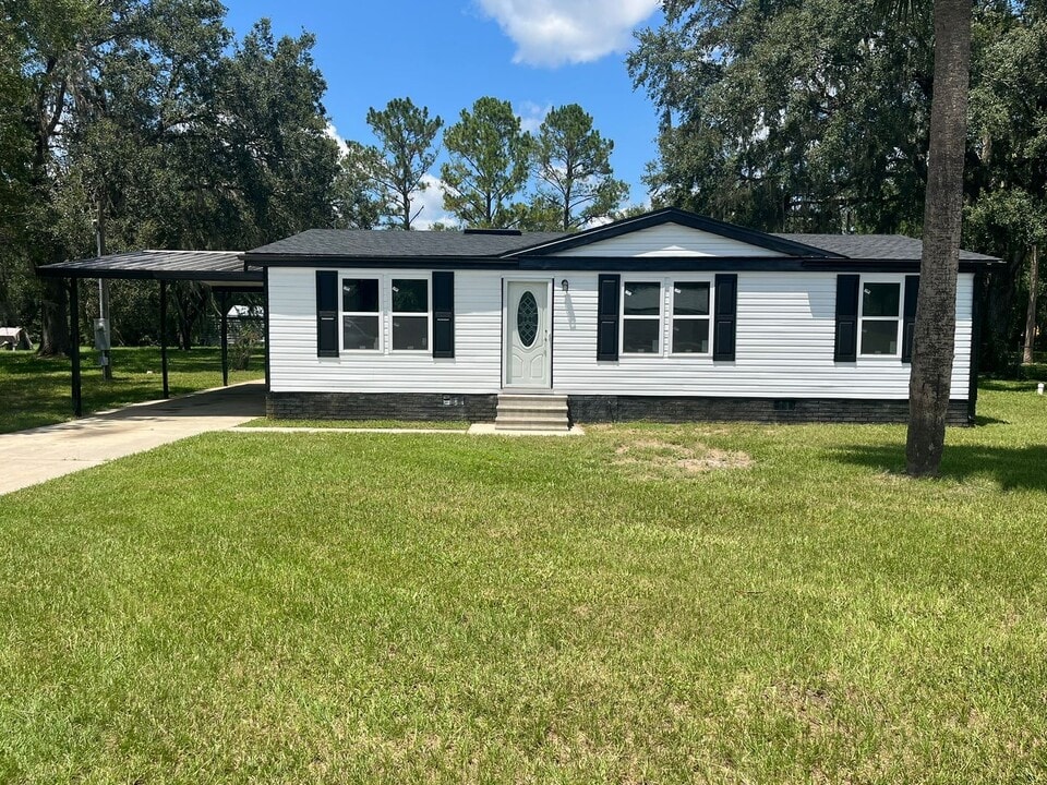 10141 W Montyce Ct in Crystal River, FL - Building Photo