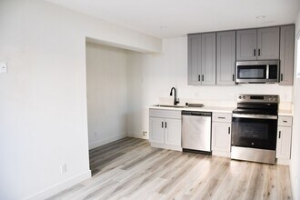 994 Valencia St in Costa Mesa, CA - Building Photo - Building Photo