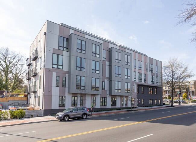 The Commodore in Washington, DC - Foto de edificio - Building Photo