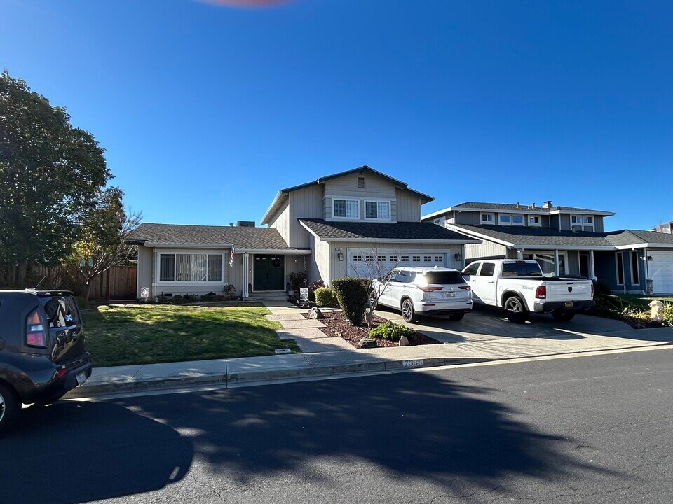 7338 Quartz Cir in Dublin, CA - Foto de edificio