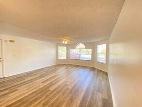 2751 N Poinciana Blvd in Kissimmee, FL - Building Photo - Building Photo