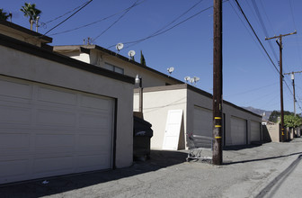 630-638 Silverwood Ave in Upland, CA - Foto de edificio - Building Photo