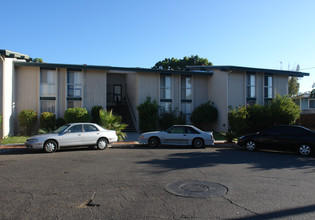 La Paloma Gardens Apartments in San Diego, CA - Building Photo - Building Photo