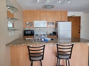 8308 Regents Rd, Unit 8308 Regents Rd 1C in San Diego, CA - Building Photo - Building Photo