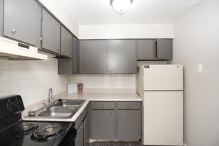 Golfview Apartments in Fort Wayne, IN - Building Photo