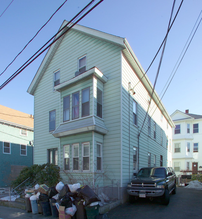 524-526 4th St in Fall River, MA - Building Photo