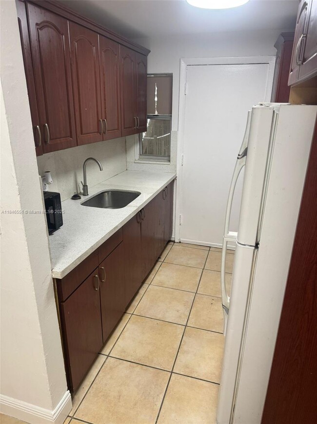 1821 NE 168th St in North Miami Beach, FL - Building Photo - Building Photo