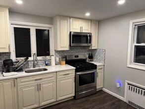 531 Walnut St in Ridgefield, NJ - Building Photo - Building Photo