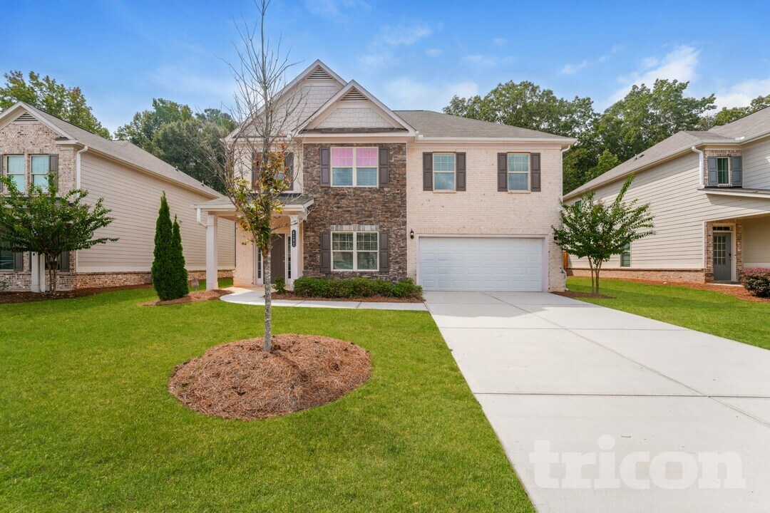 4182 Bella View Dr in Snellville, GA - Building Photo