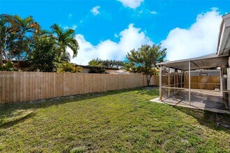 621 N 70th Way in Hollywood, FL - Building Photo - Building Photo