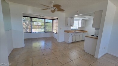 7035 Cedarhurst Dr in Ft. Myers, FL - Building Photo - Building Photo