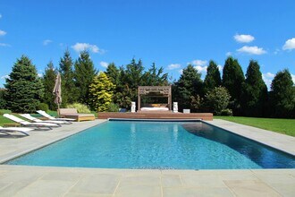 262 Mecox Road in Water Mill, NY - Building Photo - Building Photo