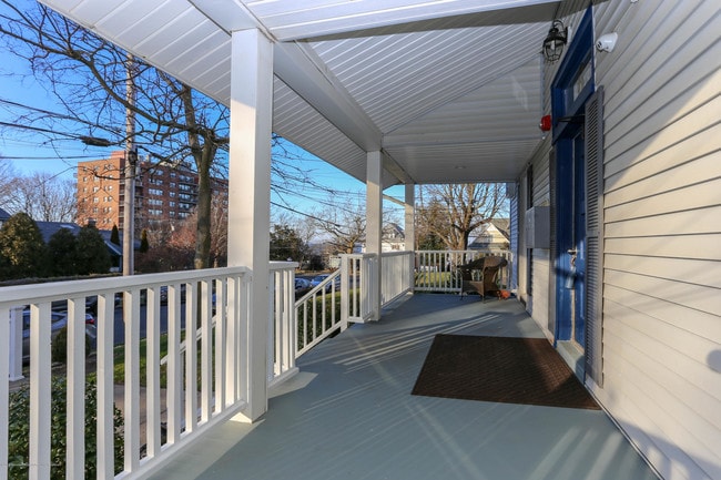 property at 6 3rd Ave