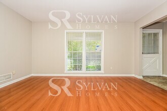 2555 Foxlair Trail in Atlanta, GA - Building Photo - Building Photo