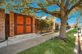 832 W 27th St in Houston, TX - Foto de edificio - Building Photo