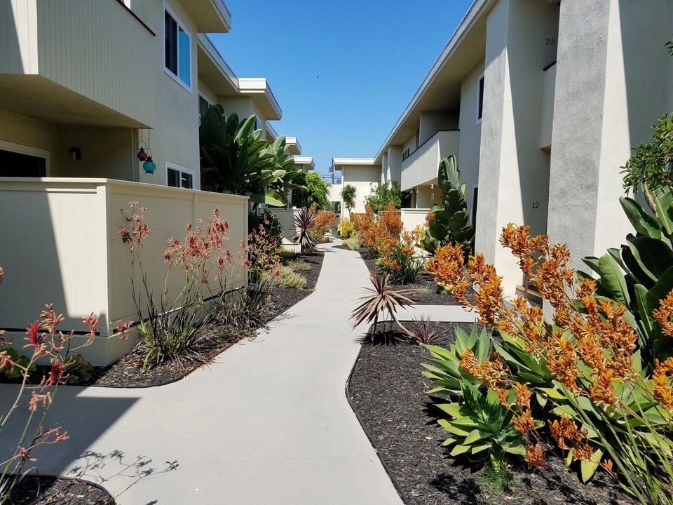 Westport Apartments in Torrance, CA - Foto de edificio