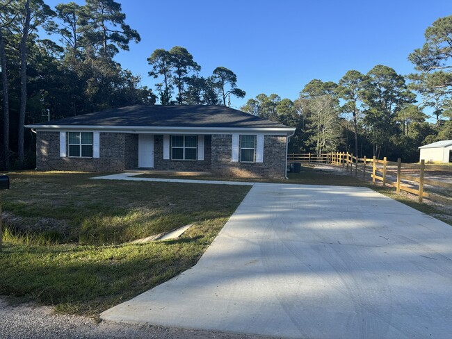 5396 Spruce St in Gulf Breeze, FL - Building Photo - Building Photo