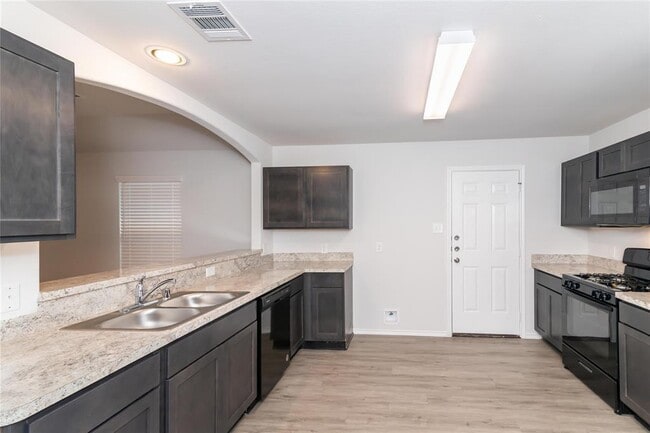 property at 2244 Onyx Ln