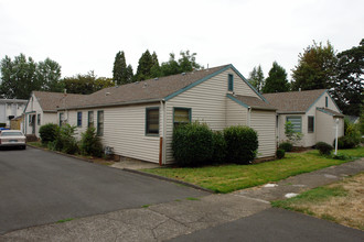 1147-1189 Saginaw St S in Salem, OR - Foto de edificio - Building Photo