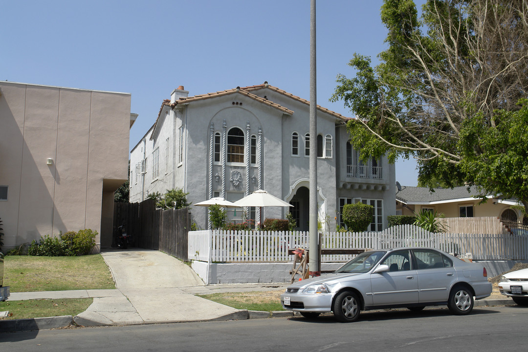 4941 Maplewood Ave in Los Angeles, CA - Building Photo