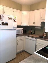 200 Woodmont Ave, Unit 97 in Bridgeport, CT - Building Photo - Building Photo