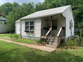1130 Pomeroy St in Manhattan, KS - Building Photo - Building Photo