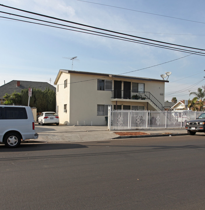 1229 N Hobart Blvd in Los Angeles, CA - Building Photo