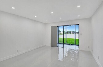5550 Witney Dr, Unit Lake of delray in Delray Beach, FL - Building Photo - Building Photo