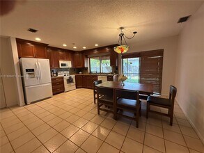 10161 NW 32nd St in Sunrise, FL - Building Photo - Building Photo