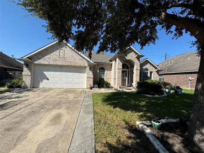 18330 Memorial Falls Dr in Tomball, TX - Foto de edificio - Building Photo