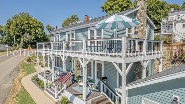 4 Sycamore St in Newburgh, IN - Foto de edificio - Building Photo