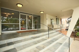 1800 Jefferson Park Ave in Charlottesville, VA - Foto de edificio - Building Photo