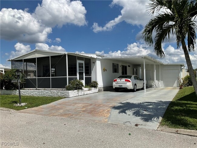566 Hogan Dr in North Fort Myers, FL - Building Photo - Building Photo