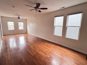 2725 W Barry Ave in Chicago, IL - Building Photo - Building Photo