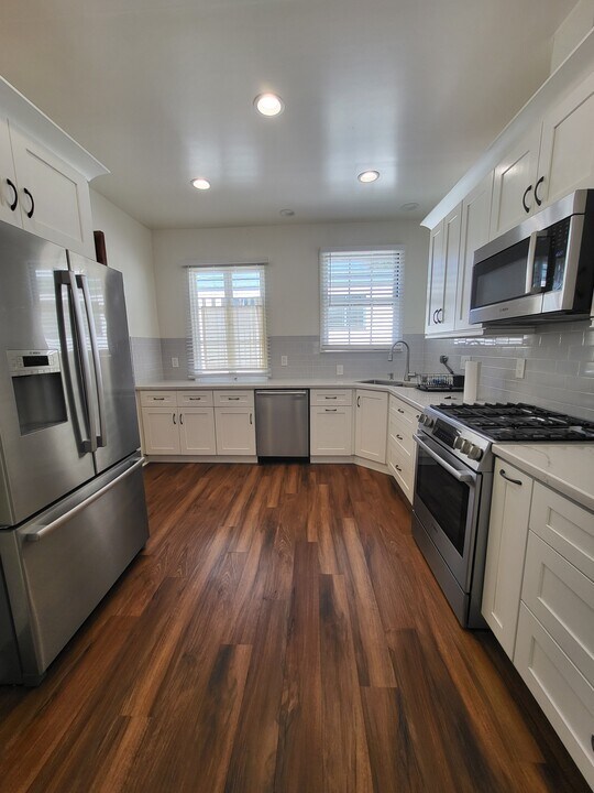 2463 Hilgard Ave in Berkeley, CA - Building Photo