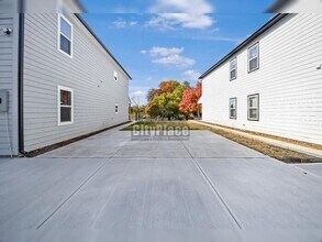 2801 E Riverside Dr in Indianapolis, IN - Building Photo - Building Photo