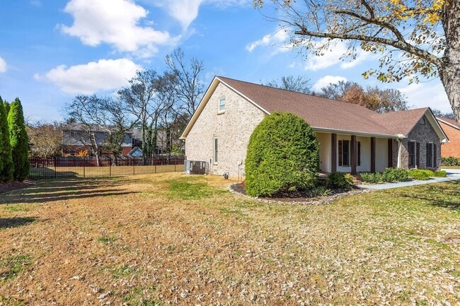 755 Regal Dr in Murfreesboro, TN - Foto de edificio - Building Photo