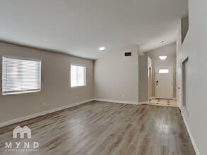 5304 Del Lago Dr in Las Vegas, NV - Building Photo - Building Photo