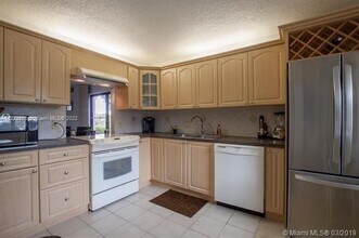 16551 Blatt Blvd, Unit 106 in Weston, FL - Building Photo - Building Photo